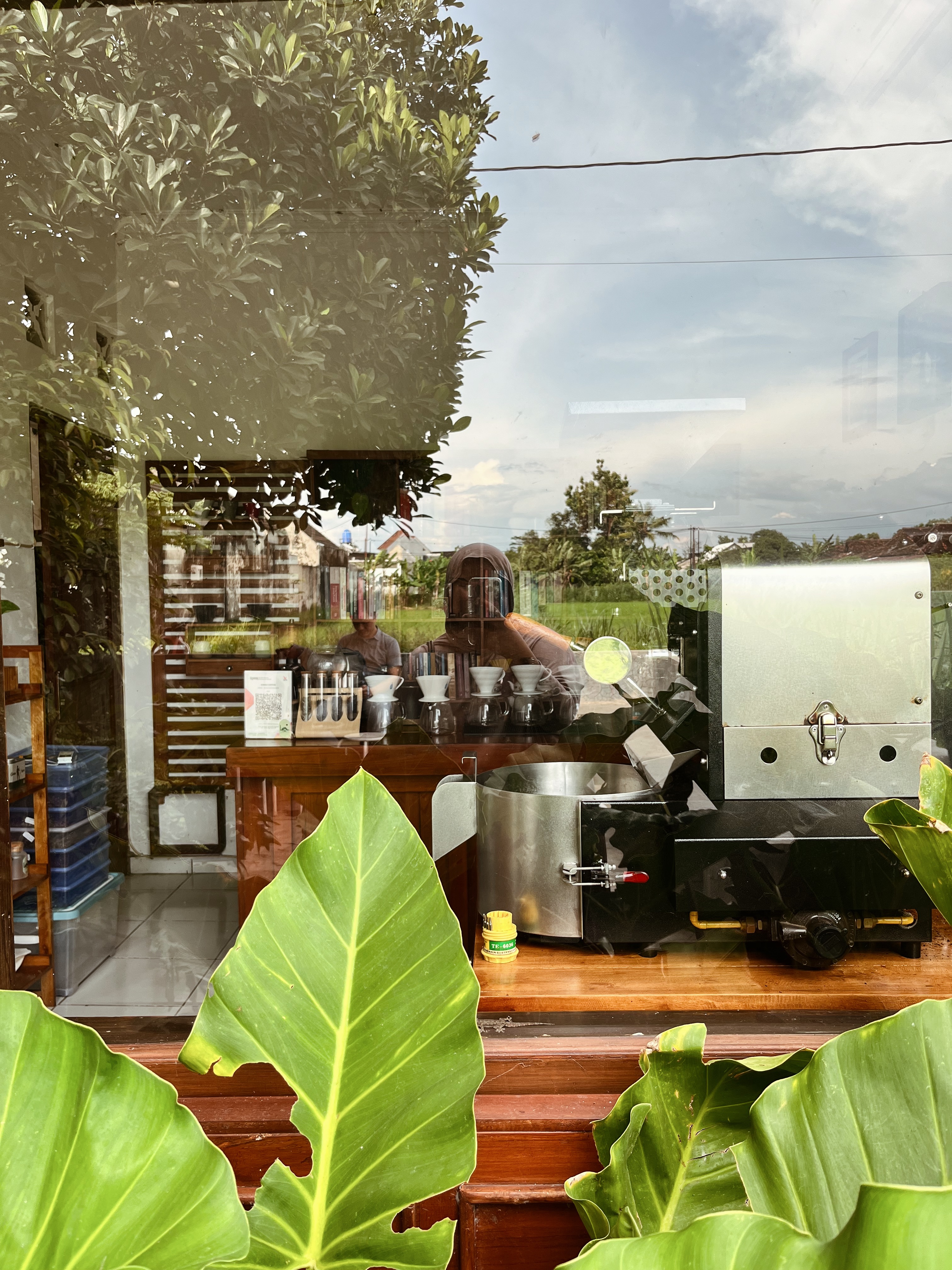 Menemukan Gimbo Coffee, Slow Bar dengan Latar Belakang Gunung Merapi di Maguwoharjo Menemukan Gimbo Coffee, Slow Bar dengan Latar Belakang Gunung Merapi di Maguwoharjo