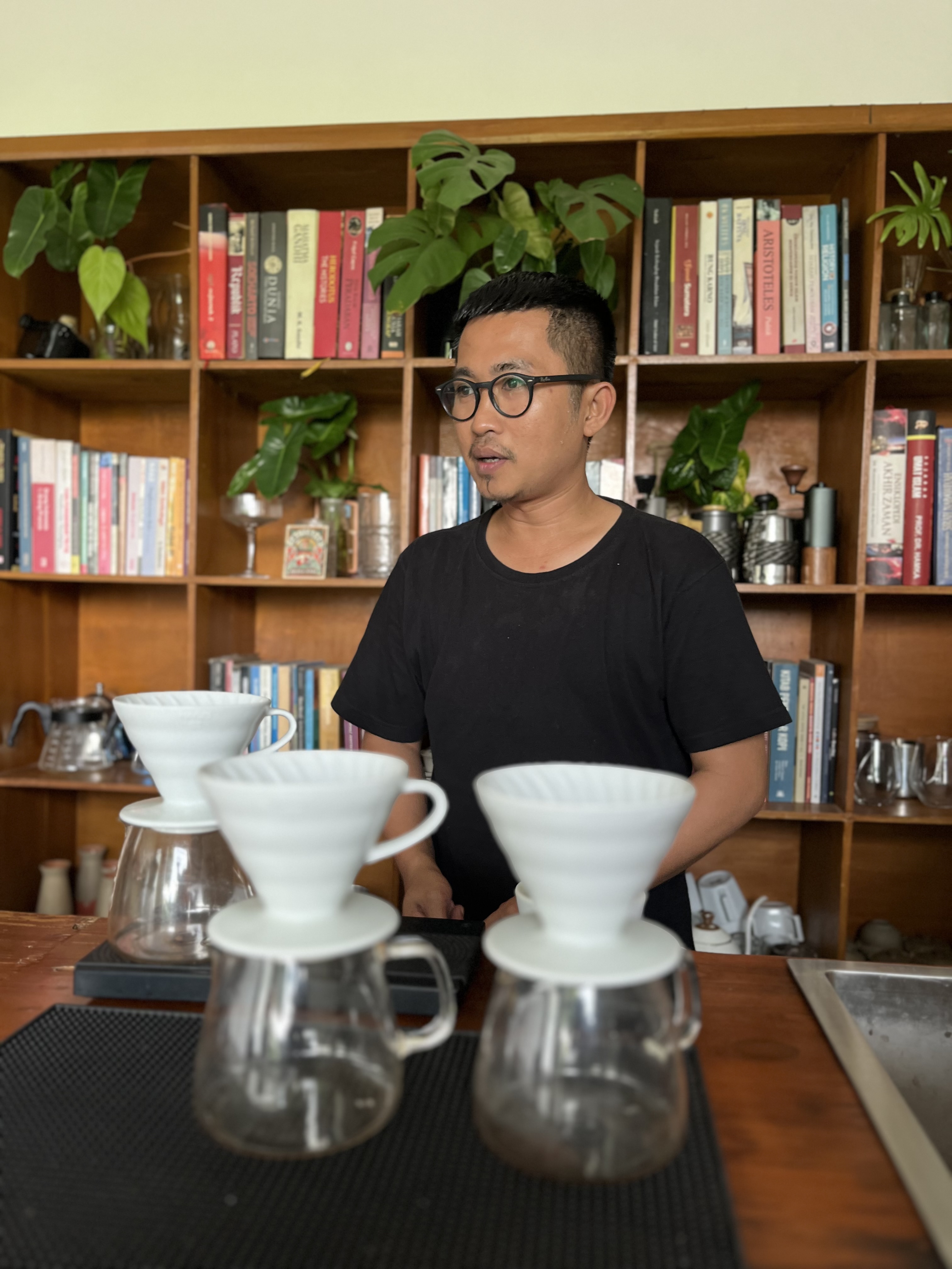 Menemukan Gimbo Coffee, Slow Bar dengan Latar Belakang Gunung Merapi di Maguwoharjo Menemukan Gimbo Coffee, Slow Bar dengan Latar Belakang Gunung Merapi di Maguwoharjo