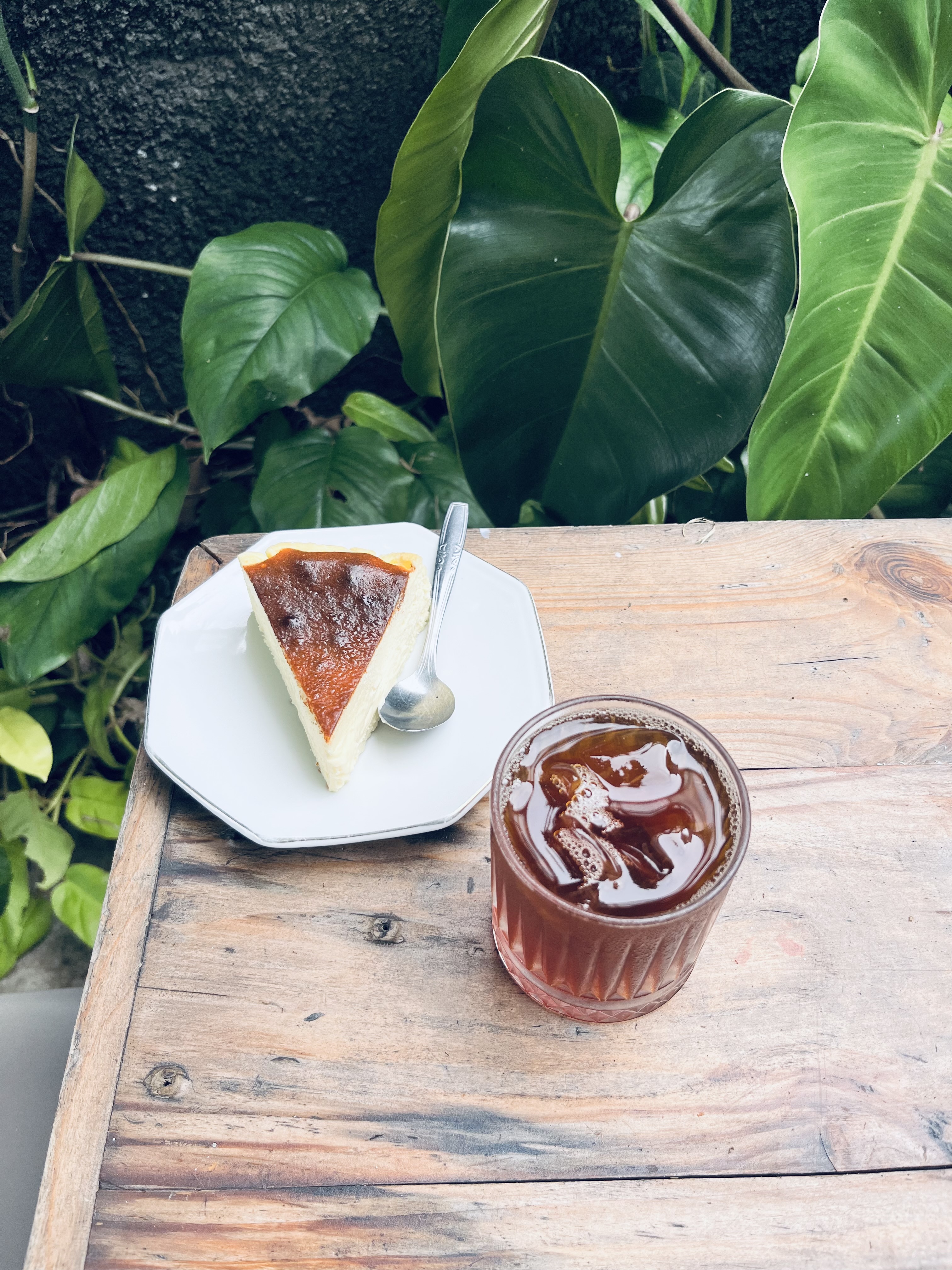 Menemukan Gimbo Coffee, Slow Bar dengan Latar Belakang Gunung Merapi di Maguwoharjo Menemukan Gimbo Coffee, Slow Bar dengan Latar Belakang Gunung Merapi di Maguwoharjo